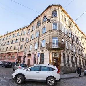 https://8-svyatoho-teodora-square-apartments-malevich-club.hotelslviv.net